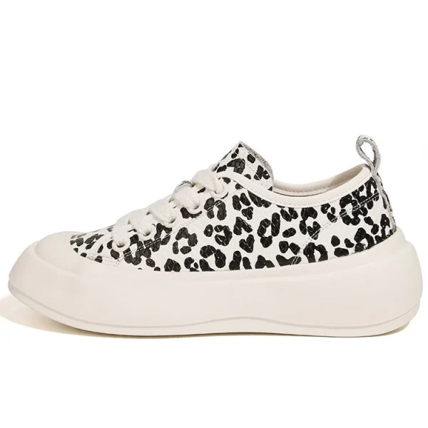 XIAOFAMIAO Anti-Slip Wear-Resistant Low-Top Skateboard Shoes Women's Black White